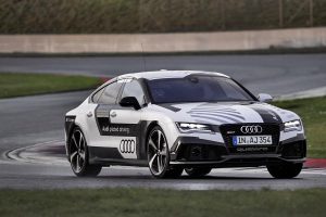 Audi RS7 τρέχει στην πίστα του Hockenheim χωρίς οδηγό! (+video)