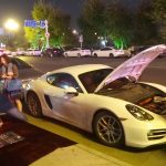Κάτοχος Porsche πούλαγε κασκόλ για να βάλει… βενζίνη!