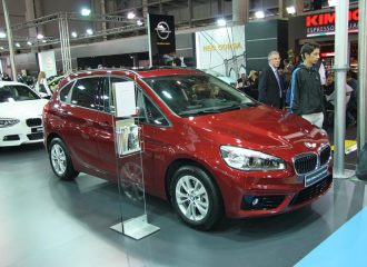 Νέα πρακτική BMW Σειρά 2 Active Tourer με κινητήρες από 1.5 λτ.