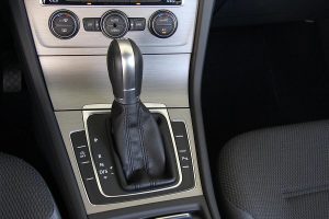 Συγκριτικό: VW Golf 1.4 TGI DSG VS Toyota Auris HSD