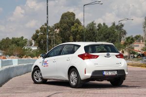 Συγκριτικό: VW Golf 1.4 TGI DSG VS Toyota Auris HSD