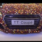 Audi TT για... φάγωμα καλύφθηκε με 27.000 σοκολατάκια!