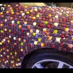 Audi TT για... φάγωμα καλύφθηκε με 27.000 σοκολατάκια!