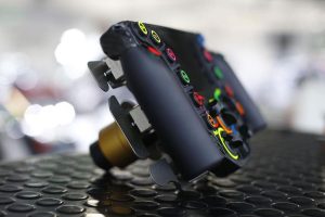 Το εντυπωσιακό τιμόνι – υπολογιστής της Porsche 919 Hybrid