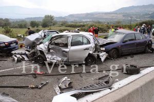 Θανατηφόρα καραμπόλα στη Βέροια με νεκρούς και δεκάδες τραυματίες