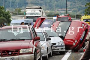 Θανατηφόρα καραμπόλα στη Βέροια με νεκρούς και δεκάδες τραυματίες