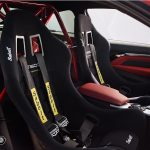 BMW M4 χαμηλωμένη και με αγωνιστικά καθίσματα