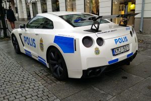 Nissan GT-R «ντύθηκε» στα χρώματα περιπολικού στην Σουηδία!