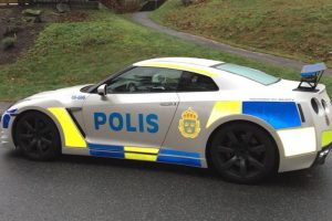 Nissan GT-R «ντύθηκε» στα χρώματα περιπολικού στην Σουηδία!