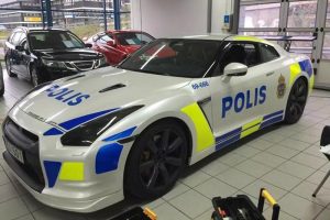 Nissan GT-R «ντύθηκε» στα χρώματα περιπολικού στην Σουηδία!