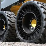 Στην παραγωγή τα «άτρωτα» και δίχως αέρα ελαστικά (+video)