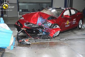 Νέα crash test σε Fabia, Pulsar, Tesla Model S και Celerio (+videos)