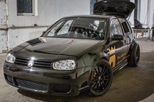VW Golf 1500PS με κινητήρα V10 από Lamborghini Gallardo!