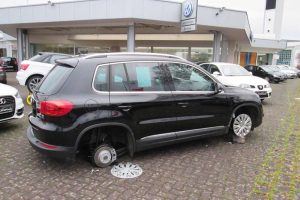 Κλέφτες αφαίρεσαν δεκάδες ζαντολάστιχα από καινούργια Audi-VW!