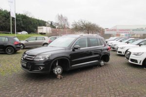 Κλέφτες αφαίρεσαν δεκάδες ζαντολάστιχα από καινούργια Audi-VW!