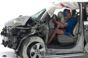 Εξαιρετικά ανασφαλή 3 μεγάλα MPV σε crash tests (+video)