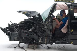 Εξαιρετικά ανασφαλή 3 μεγάλα MPV σε crash tests (+video)