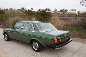 Αυτή τη Mercedes 300D του 1977 θα τη ζηλέψετε!