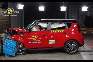 Νέα crash tests σε Audi A3 e-tron, Jeep Renegade, Kia Soul (+videos)