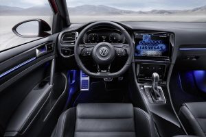 Νέο VW Golf R Touch με υψηλής τεχνολογίας εσωτερικό
