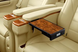 Τα νέα business class 8θέσια MPV Toyota Alphard και Vellfire