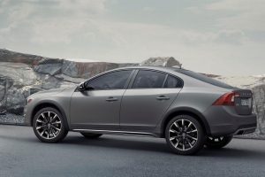 Νέο Volvo S60 Cross Country είναι το πρώτο σεντάν crossover!