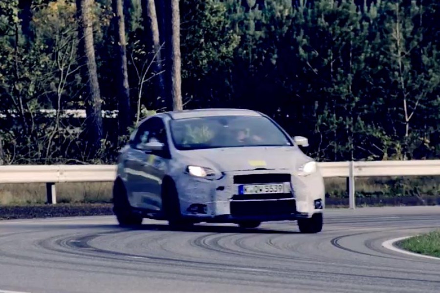 Νέο Ford Focus RS έρχεται «διπλωμένο» στις 3 Φεβρουαρίου (video)