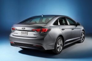 Το πρώτο plug-in hybrid Hyundai Sonata με 3,0 λτ./100 χλμ. κατανάλωση