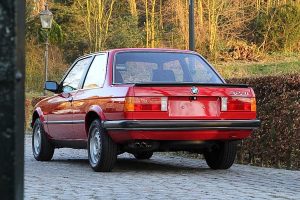 BMW 323i E30 του 1985 έχει διανύσει μόλις 247 χιλιόμετρα!