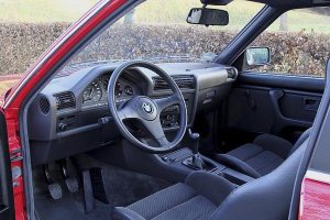 BMW 323i E30 του 1985 έχει διανύσει μόλις 247 χιλιόμετρα!