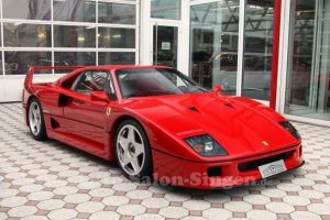 Ferrari F40 του 1989 με 5.900 χλμ. έναντι 1.145.000 ευρώ!