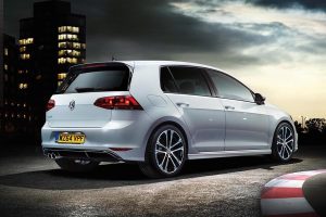Νέα έκδοση Volkswagen Golf R-Line με σπορτίφ εμφάνιση