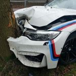 Μηχανικός πήρε εκθεσιακή BMW M4 και την κάρφωσε σε δέντρο