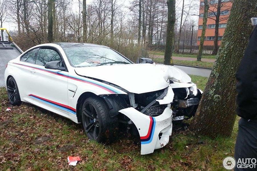 Μηχανικός πήρε εκθεσιακή BMW M4 και την κάρφωσε σε δέντρο