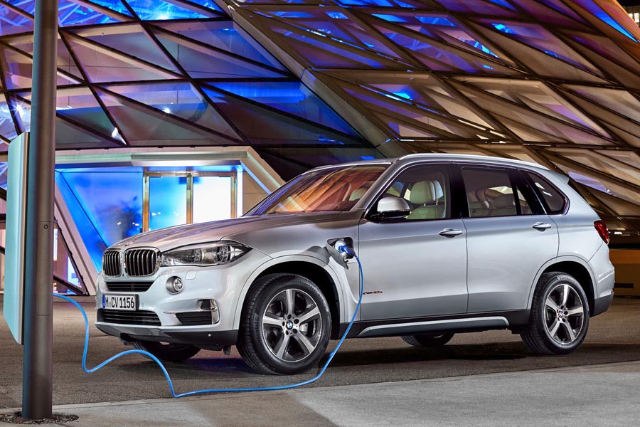 Νέα BMW X5 xDrive40e 2.0T 313 PS με 3,3 λτ. κατανάλωση!