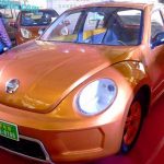 Κινέζοι κατασκεύασαν κλώνο του VW Beetle με 5 πόρτες!
