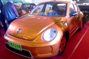 Κινέζοι κατασκεύασαν κλώνο του VW Beetle με 5 πόρτες!