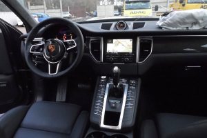 Porsche Macan Turbo τρακαρισμένη πωλείται 57.500 ευρώ!