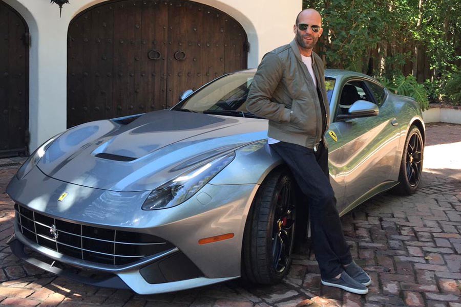 Ο Jason Statham έχει για καθημερινό αυτοκίνητο Ferrari F12berlinetta