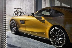 Mercedes AMG GT με ασορτί ποδήλατο Rotwild GT S