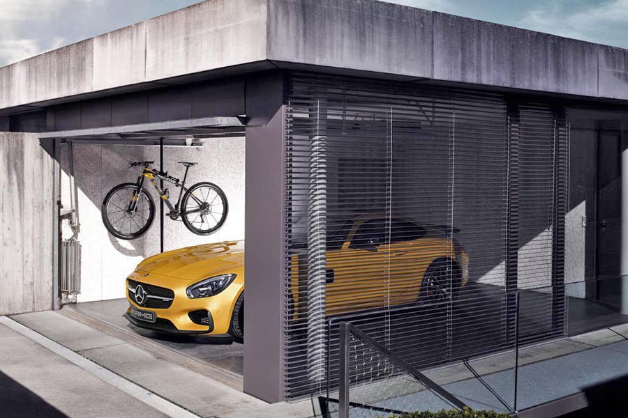 Mercedes AMG GT με ασορτί ποδήλατο Rotwild GT S