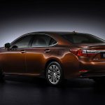 Ανανεωμένο Lexus ES και για πρώτη φορά με 2λιτρο κινητήρα