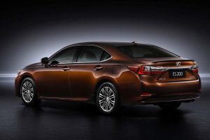 Ανανεωμένο Lexus ES και για πρώτη φορά με 2λιτρο κινητήρα