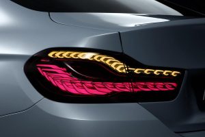 Τα μαγικά OLED πίσω φώτα της BMW M4 Iconic Lights (video)