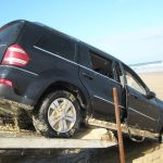 Mercedes GL έκανε ένα απολαυστικό... αμμόλουτρο!