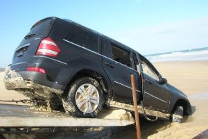 Mercedes GL έκανε ένα απολαυστικό… αμμόλουτρο!