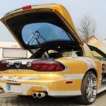 3.400.000 ευρώ πωλείται η πιο κιτς χρυσή Pontiac Trans-Am!