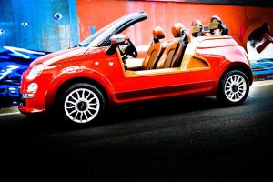 Πιο κάμπριο Fiat 500 χωρίς πόρτες και οροφή δε γίνεται!