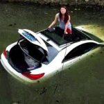 Mercedes CLA βούτηξε σε κανάλι λόγω λάθος ταχύτητας...