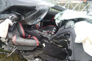 Οδηγός βγήκε ζωντανός από αυτό το διαλυμένο Nissan GT-R!